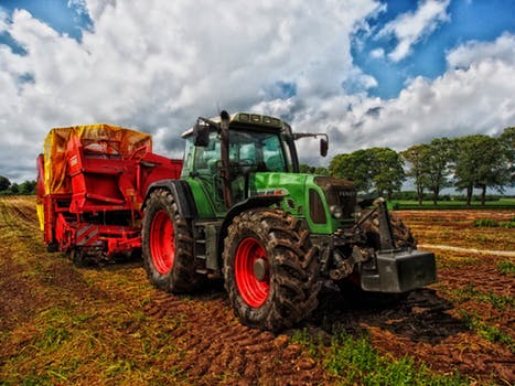 tractor-grain-mixer-rural-denmark-53622